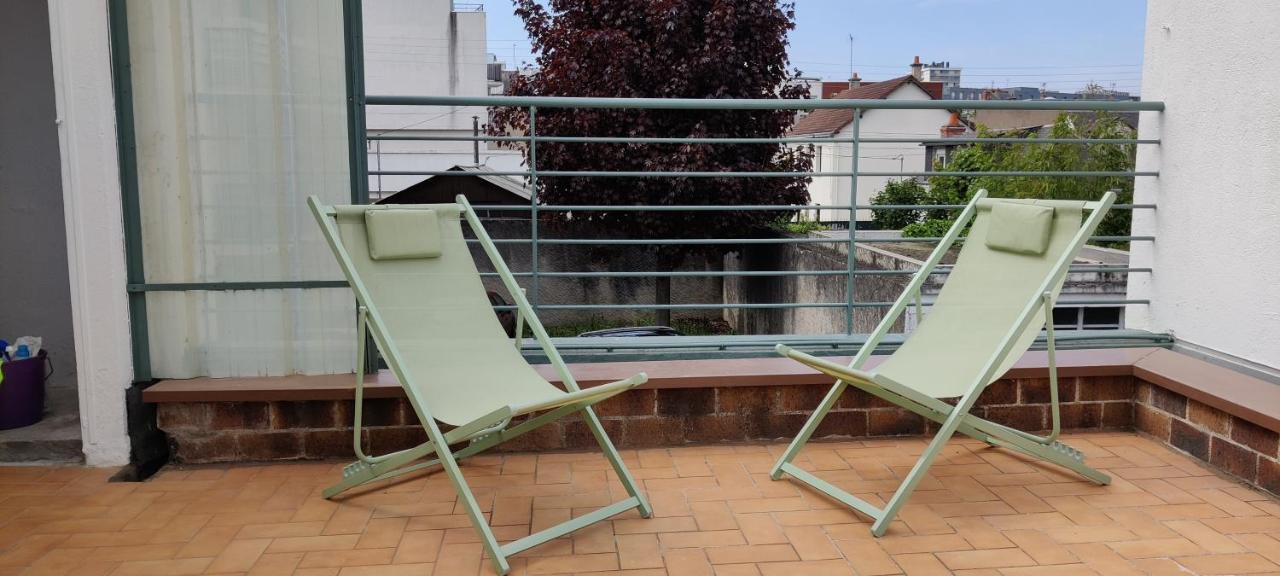 Equipe, Grande Terrasse, A Cote De La Gare *